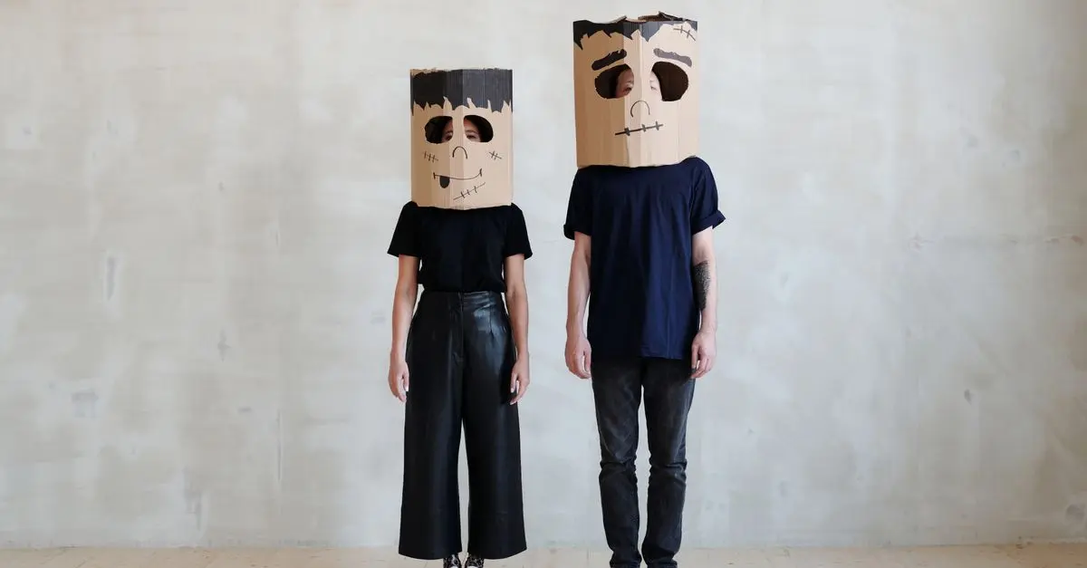 Cómo hacer un disfraz de Halloween con material reciclado