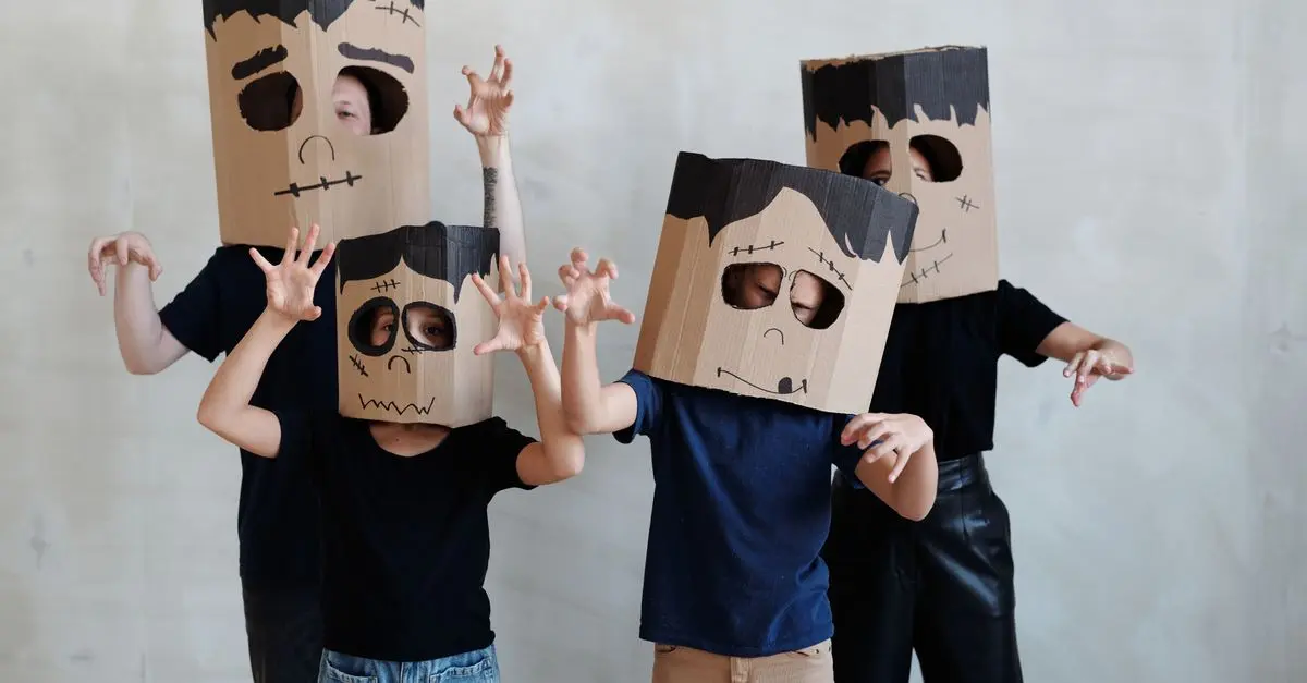 Cómo hacer un disfraz de Halloween original utilizando materiales reciclados